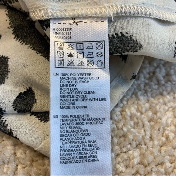 Forever 21 black white animal print blouse Sz M - Picture 9 of 9